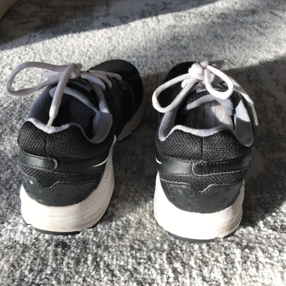 Nike Air Sneaker - Picture 7 of 8